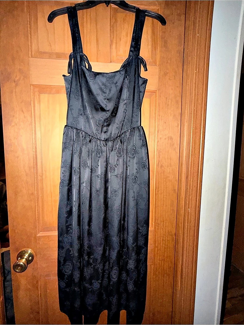 Francesca's Black Floral Jacquard Satin Midi Dress - Size M